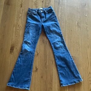 Frame Denim Classic Blue Flare Leg Jeans
Size 28 EXCELLENT NEW CONDITION